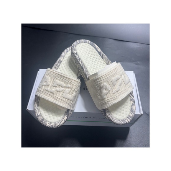 APL Athletic Propulsion Labs Shoes - APL‎ TechLoom Slide Womens 5 Pristine Silver Travertine Marble 2-4-002-421-145